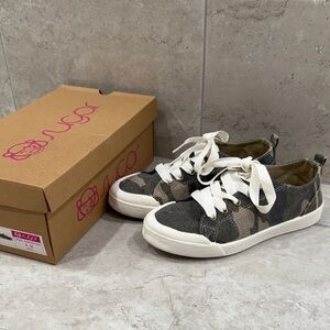 Sugar Women’s washed Olive canvas Camo Sneakers size 6